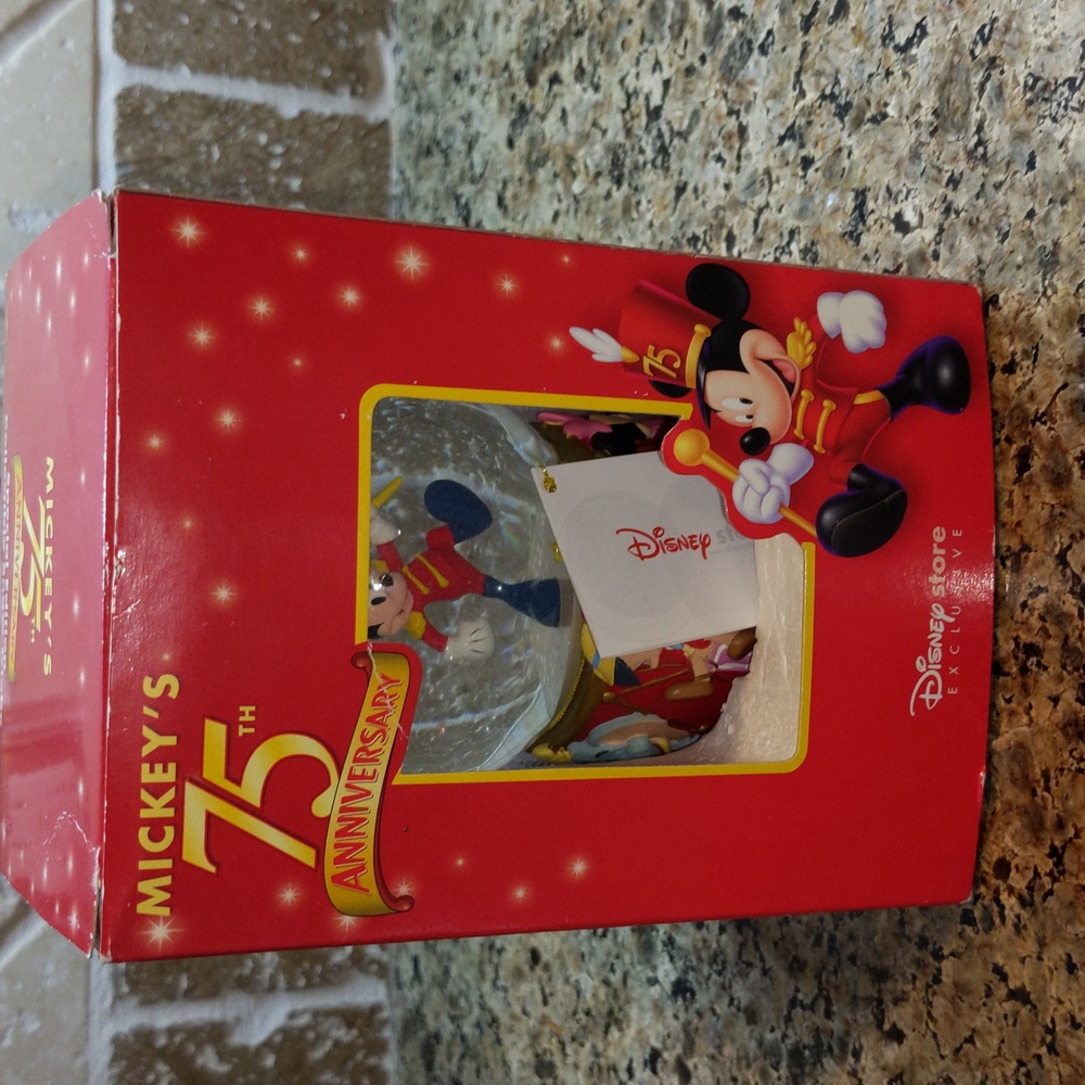2004 Mickey Mouse Snow Globe 75th Anniversary Exclusive Special Edition Collect